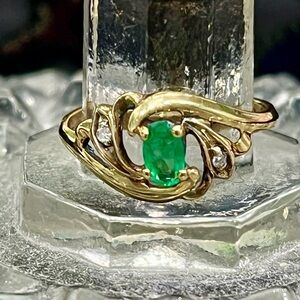 10KG Emerald Diamond Ring